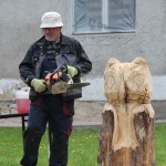 Pokaz rzeźbienia w drewnie
